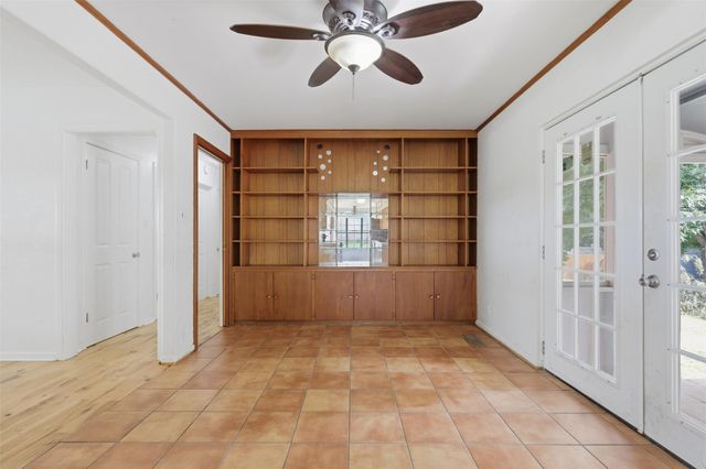 104 N Willis ST, Lampasas, TX 76550