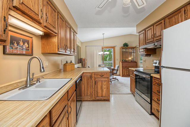 3901 Gershwin Avenue N, Oakdale, MN 55128