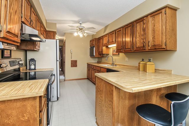 3901 Gershwin Avenue N, Oakdale, MN 55128