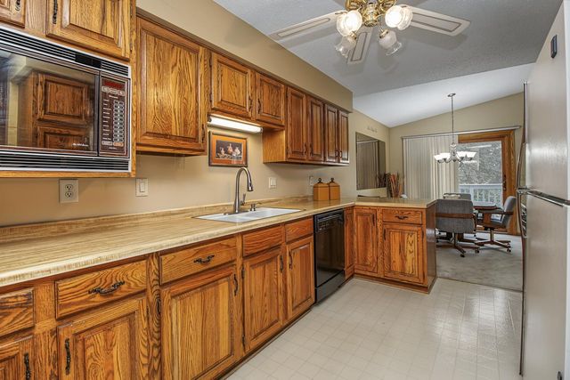 3901 Gershwin Avenue N, Oakdale, MN 55128