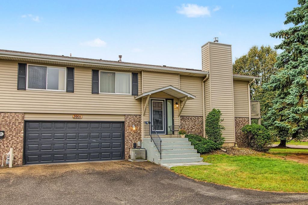 3901 Gershwin Avenue N, Oakdale, MN 55128