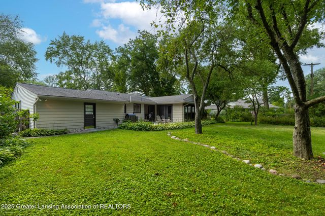 1522 Hitching Post Road, East Lansing, MI 48823