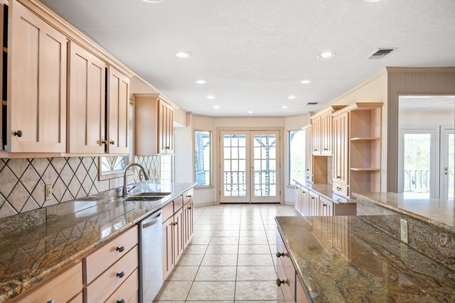 194 Crockett Dr, Kerrville, TX 78028