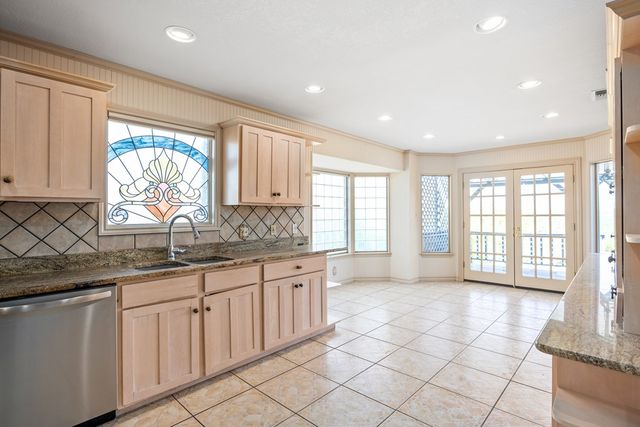 194 Crockett Dr, Kerrville, TX 78028