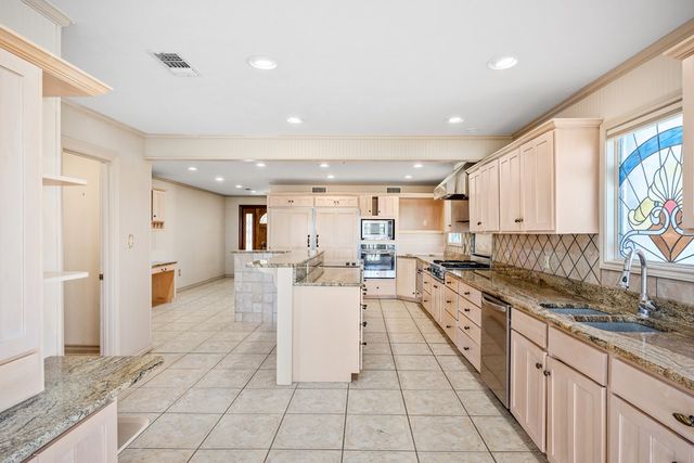 194 Crockett Dr, Kerrville, TX 78028