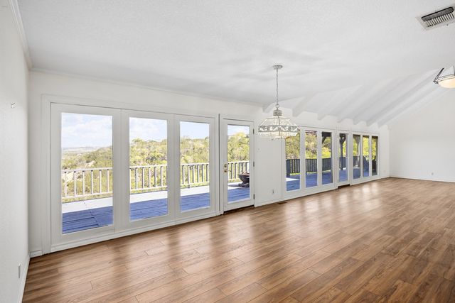 194 Crockett Dr, Kerrville, TX 78028