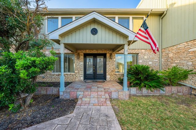 194 Crockett Dr, Kerrville, TX 78028