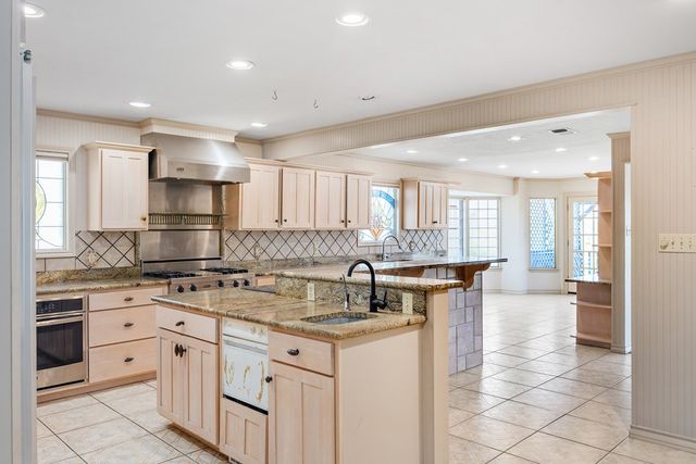 194 Crockett Dr, Kerrville, TX 78028