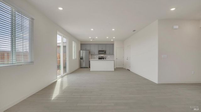 862 Telford Dr, Vacaville, CA 95687