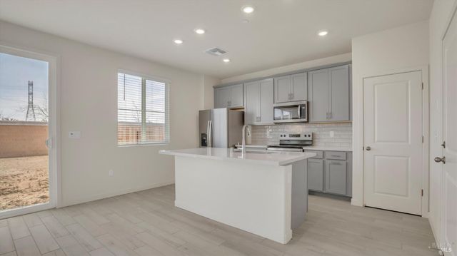 862 Telford Dr, Vacaville, CA 95687