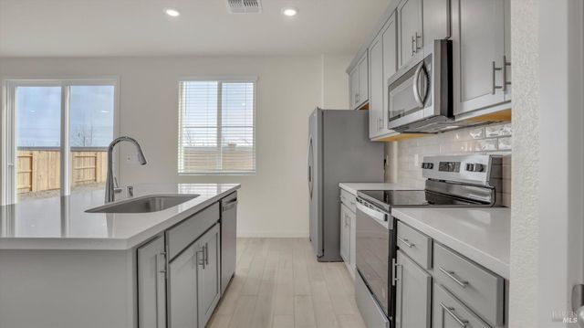 862 Telford Dr, Vacaville, CA 95687