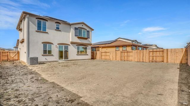 862 Telford Dr, Vacaville, CA 95687