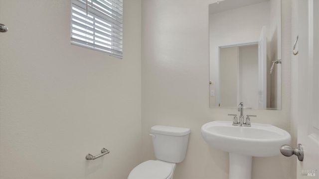 862 Telford Dr, Vacaville, CA 95687