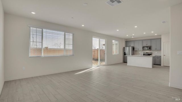 862 Telford Dr, Vacaville, CA 95687