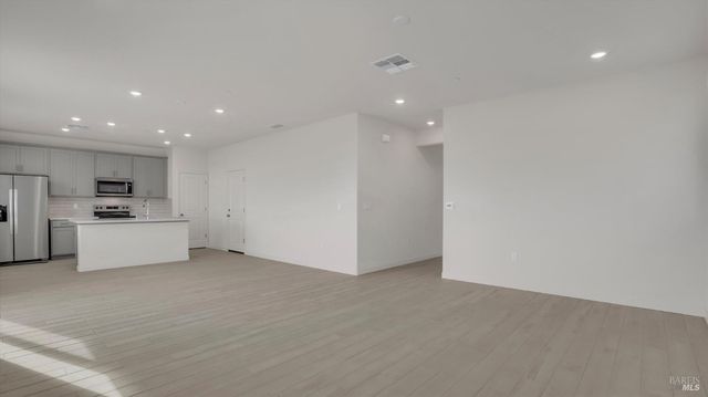 862 Telford Dr, Vacaville, CA 95687