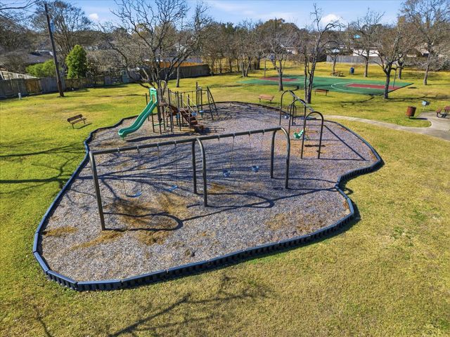 419 S Lobit Street, La Porte, TX 77571