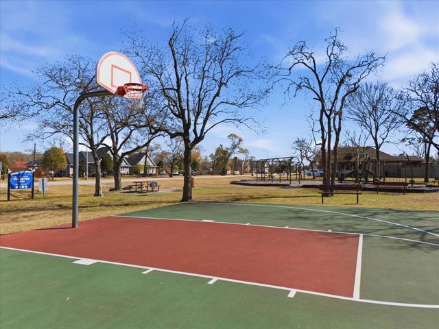 419 S Lobit Street, La Porte, TX 77571