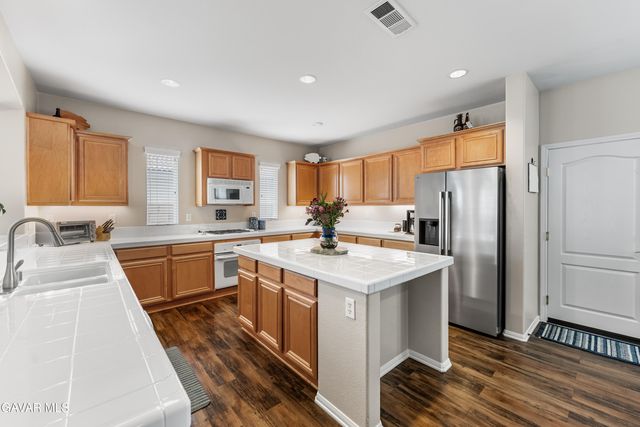 43927 W 33rd Street, Lancaster, CA 93536