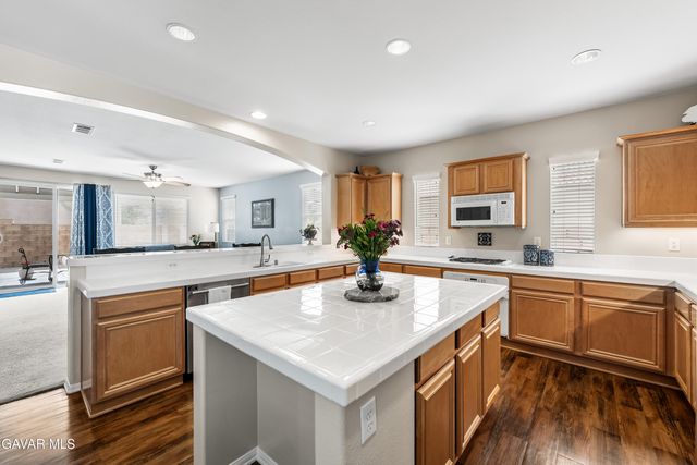 43927 W 33rd Street, Lancaster, CA 93536