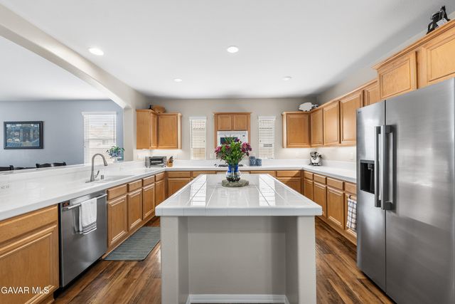 43927 W 33rd Street, Lancaster, CA 93536