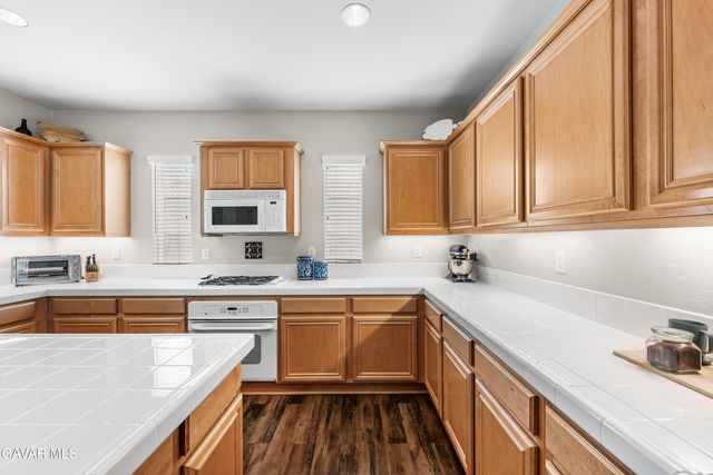 43927 W 33rd Street, Lancaster, CA 93536