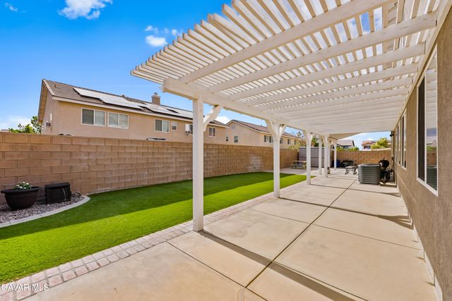 43927 W 33rd Street, Lancaster, CA 93536