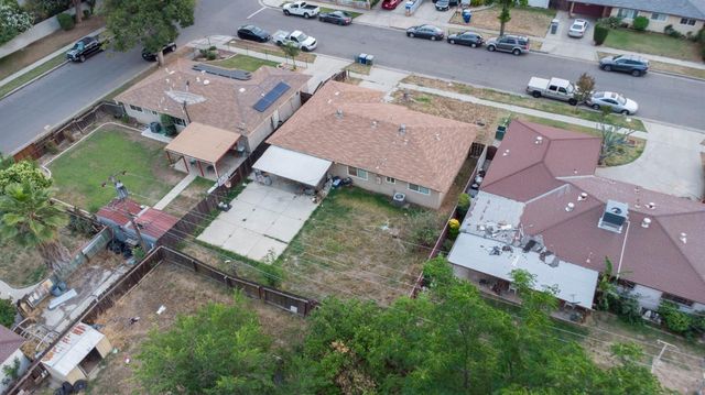 5093 E Oslin Avenue, Fresno, CA 93727