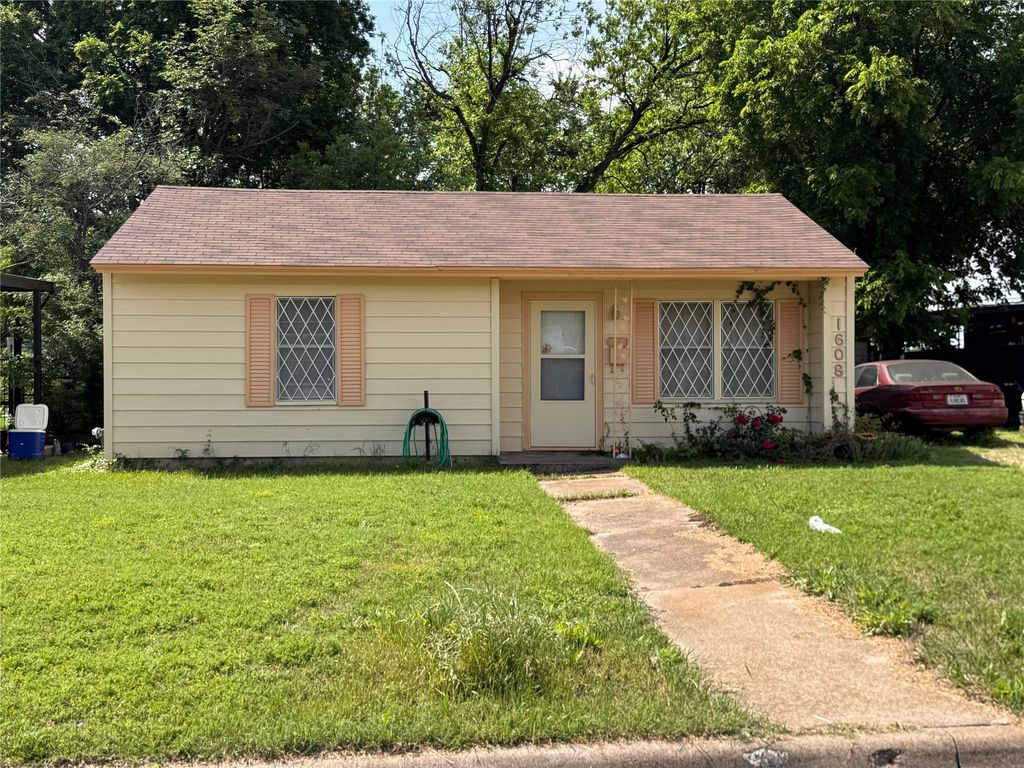 1608 Bell Avenue, Blue Mound, TX 76131