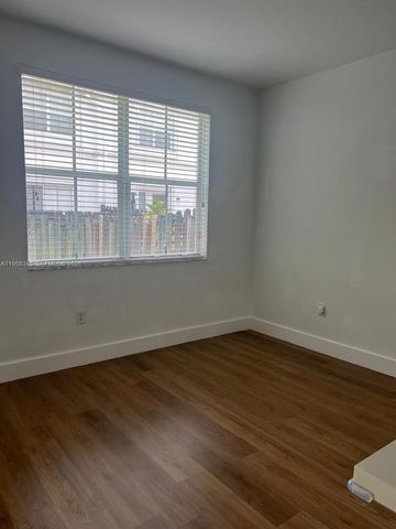 10738 NW 80th Ln, Doral, FL 33178