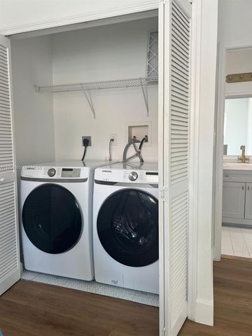 10738 NW 80th Ln, Doral, FL 33178