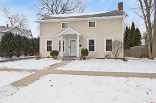 180 1 Street, Crystal Lake, IL 60014