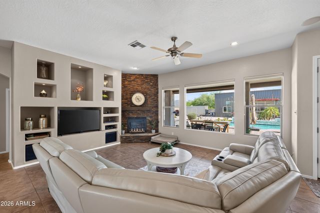 39609 N 1ST Street, Phoenix, AZ 85086