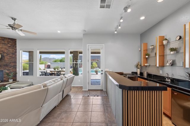 39609 N 1ST Street, Phoenix, AZ 85086