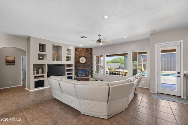 39609 N 1ST Street, Phoenix, AZ 85086