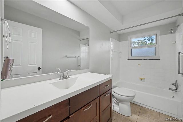 7249 2nd Street, West Bloomfield, MI 48324