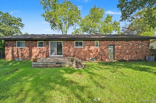 7249 2nd Street, West Bloomfield, MI 48324