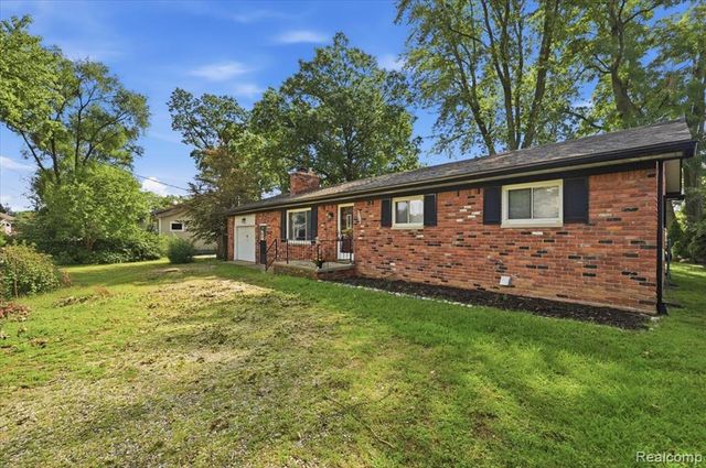7249 2nd Street, West Bloomfield, MI 48324