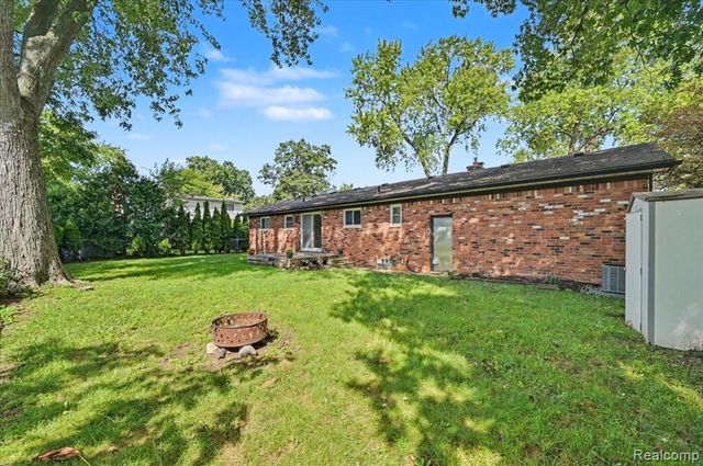 7249 2nd Street, West Bloomfield, MI 48324