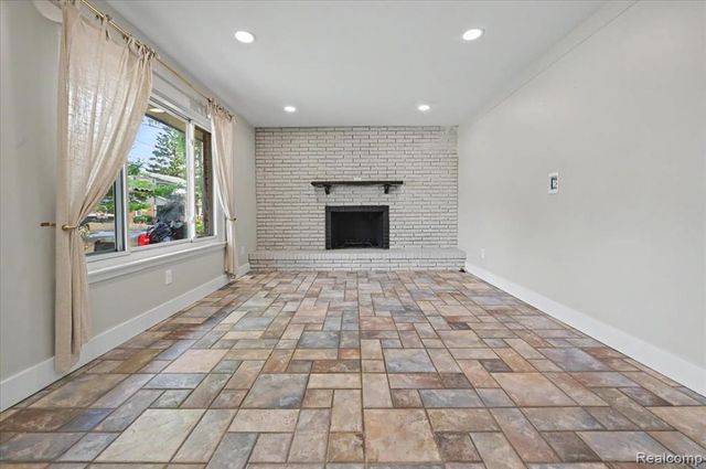 7249 2nd Street, West Bloomfield, MI 48324