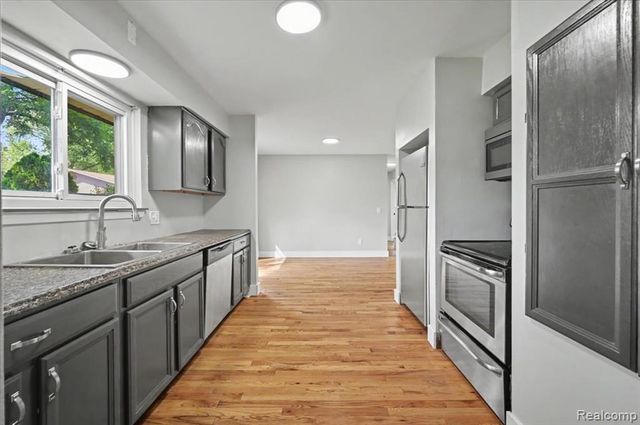 7249 2nd Street, West Bloomfield, MI 48324