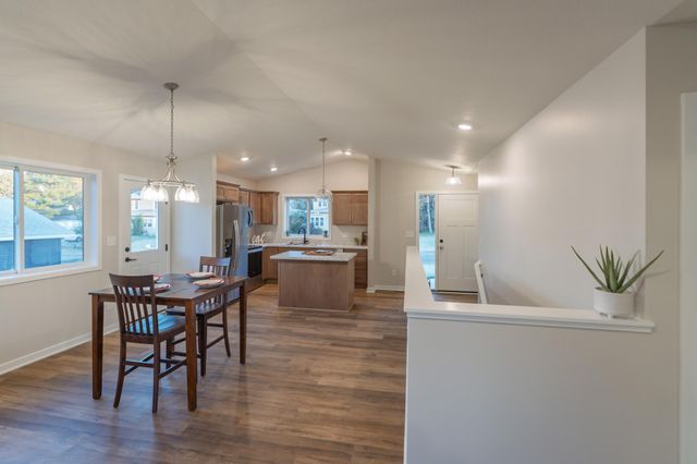 2414 15 Street SE, Rochester, MN 55904