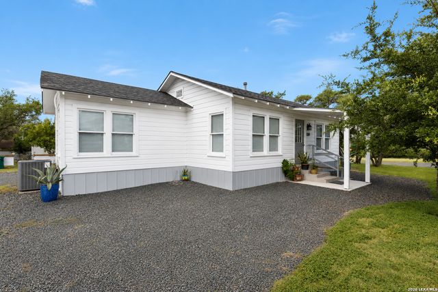 19 Us Highway 87, Comfort, TX 78013