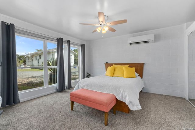 19 Us Highway 87, Comfort, TX 78013