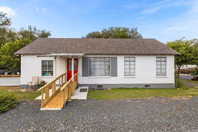 19 Us Highway 87, Comfort, TX 78013