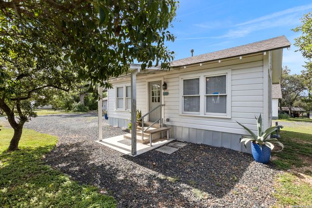 19 Us Highway 87, Comfort, TX 78013