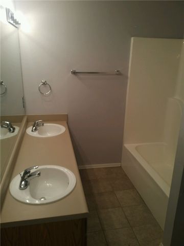 946 Peachtree Drive, Fayetteville, AR 72703