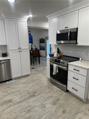 1621 Oxford Road, Lawrence, KS 66044