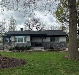 1621 Oxford Road, Lawrence, KS 66044