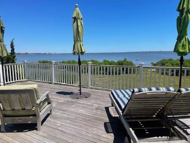 21 Bayside Avenue, East Quogue, NY 11942