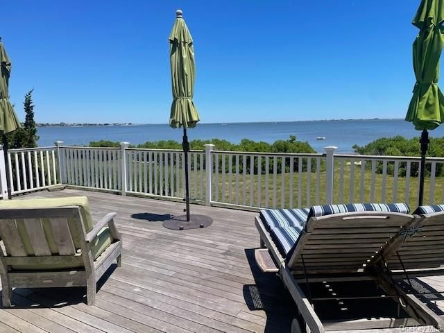 21 Bayside Avenue, East Quogue, NY 11942